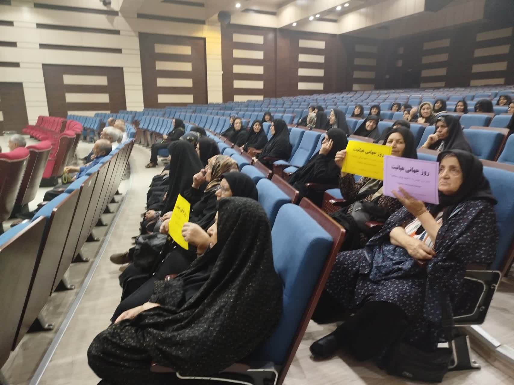 آموزش راه های پیشگیری به 70 نفر از جمعیت تحت پوشش مرکز صفادشت