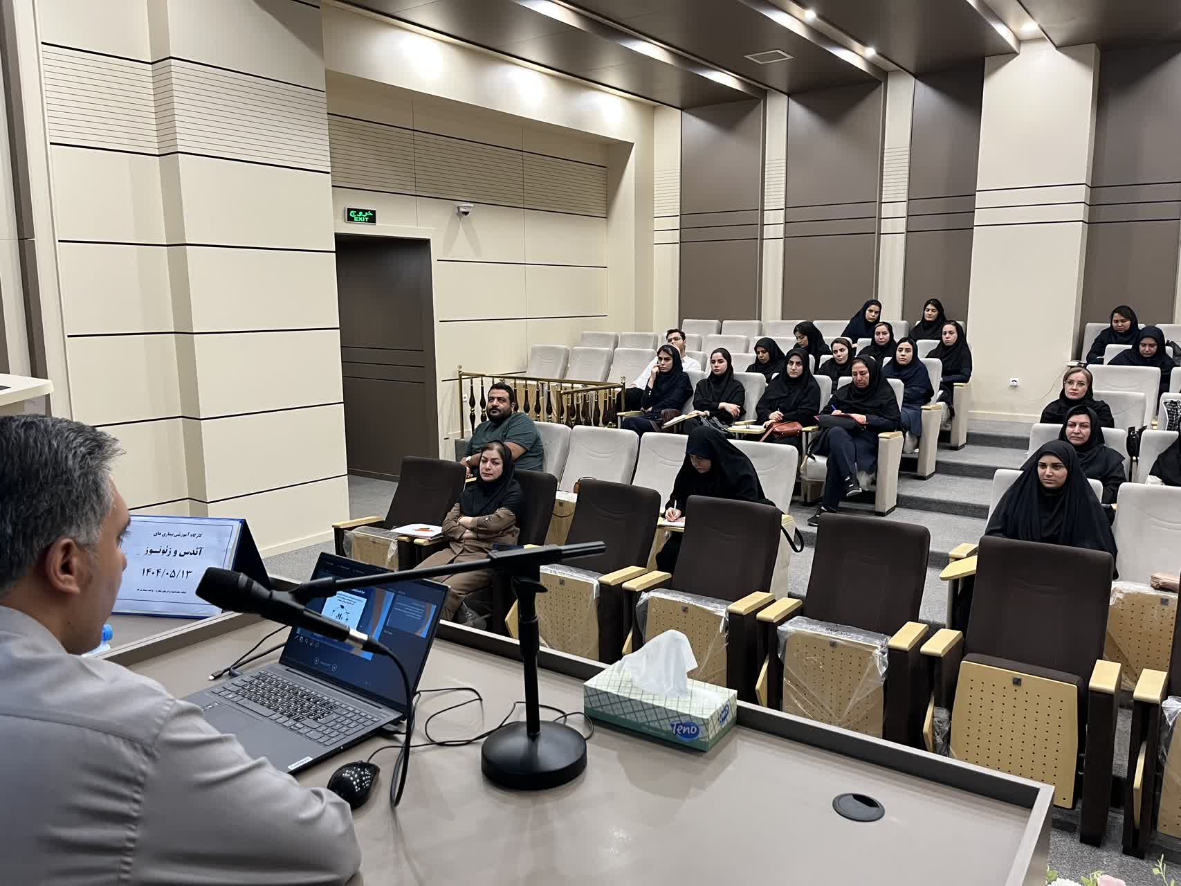 آموزش راه‌های انتقال این بیماری‌ها به انسان توسط کارشناسان سلامت