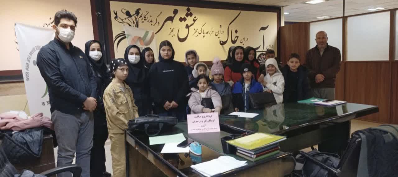 انجام سنجش رشد، معاینه چشم، دهان و دندان، سلامت روان، آموزش، مشاوره بهبود تغذیه و ارجاع به مراکز درمانی برای موارد خاص