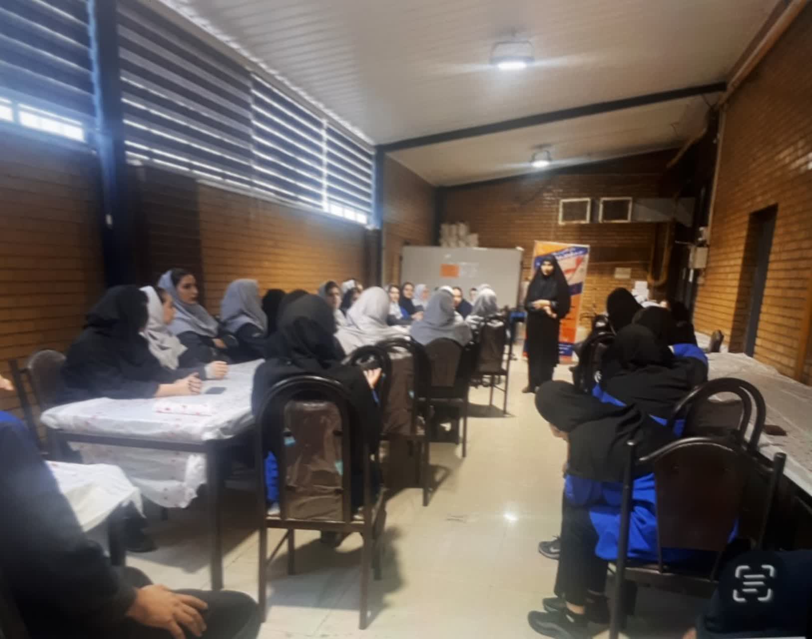 اجرای برنامه های آموزشی در کارخانجات