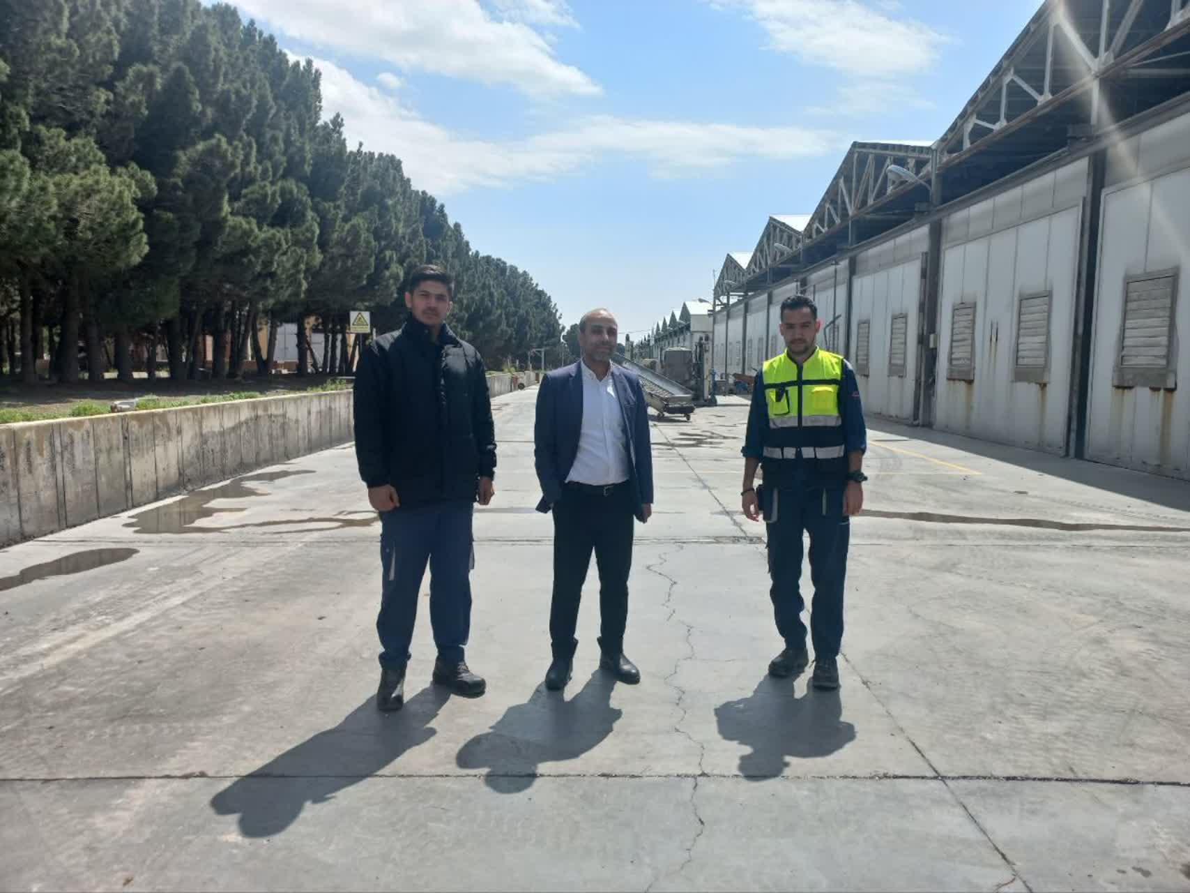 ارزیابی  کارشناس مسئول واحد بهداشت حرفه ای از وضعیت موجود و لوازم حفاظت فردی کارکنان در شرایط جنگی