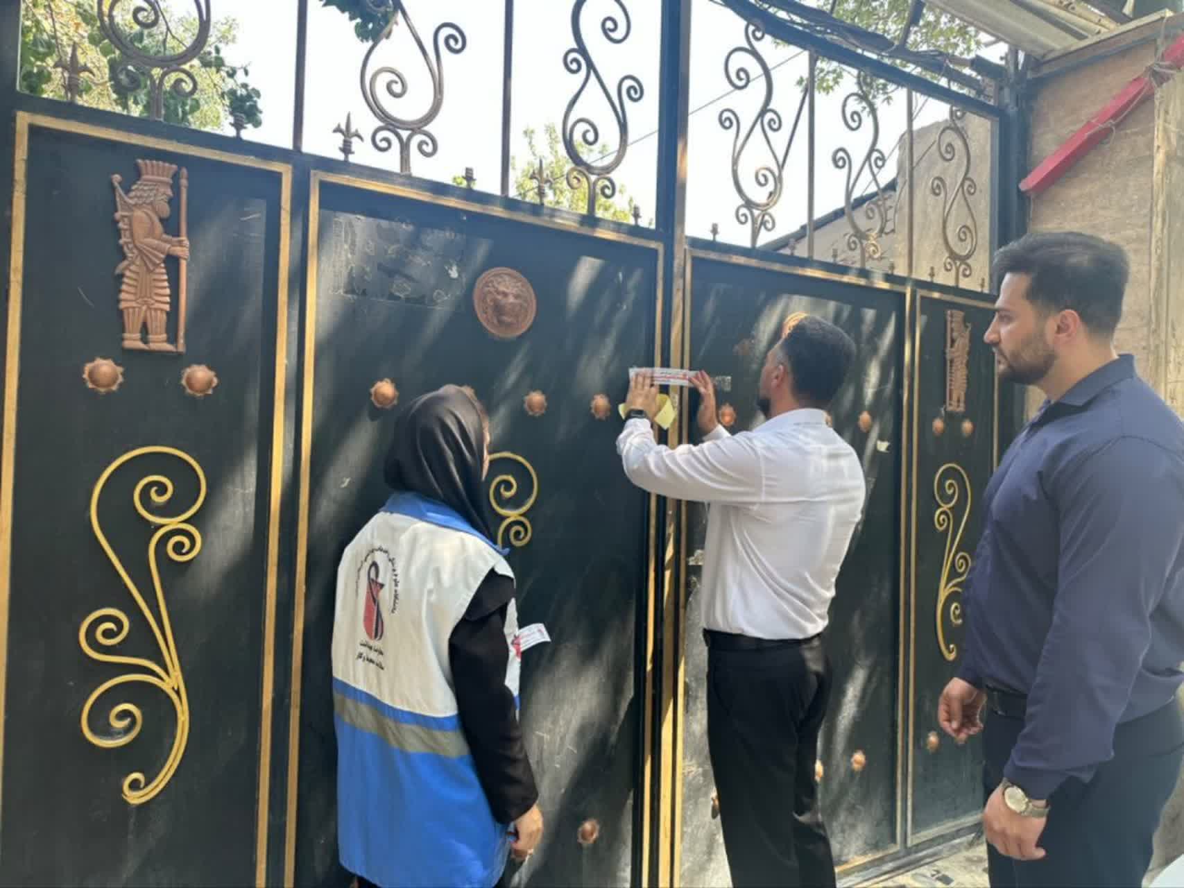 توقیف ۳۰۰۰ کیلوگرم پودر شوینده، ۵۳۰ بسته ادویجات،۱۹ عدد اسپری شوینده و حدود ۵ کیلوگرم گوشت غیر مجاز در یک باغ رستوران 