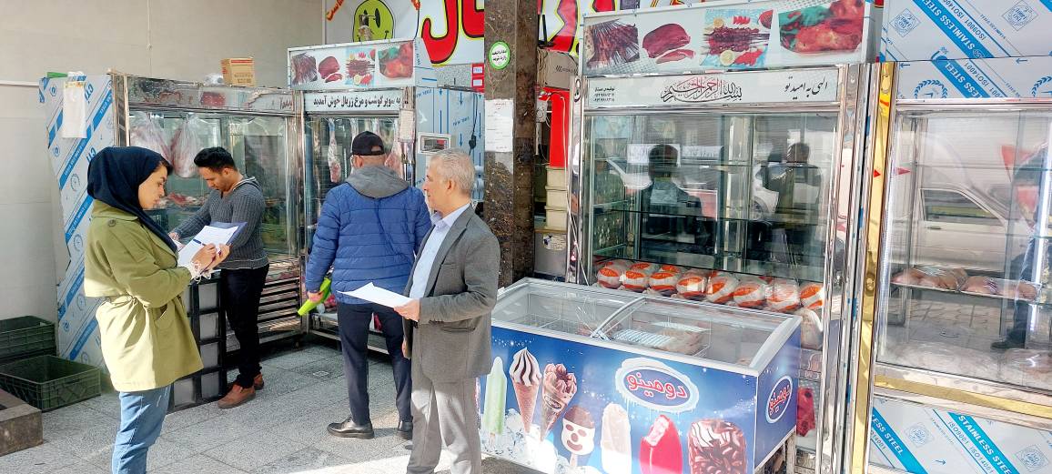 بازدید مشترک کارشناسان بهداشت محیط همراه با کارشناسان اداره فرماندارى و صنعت معدن تجارت و دامپزشکی شهرستان ملارد  