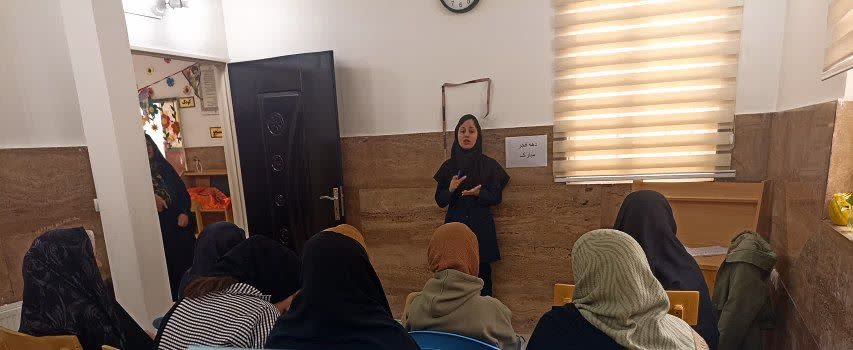 جلسات آموزشی در محیط‌های فرهنگی همچون کتابخانه‌ها دذ هفته ملی جوان