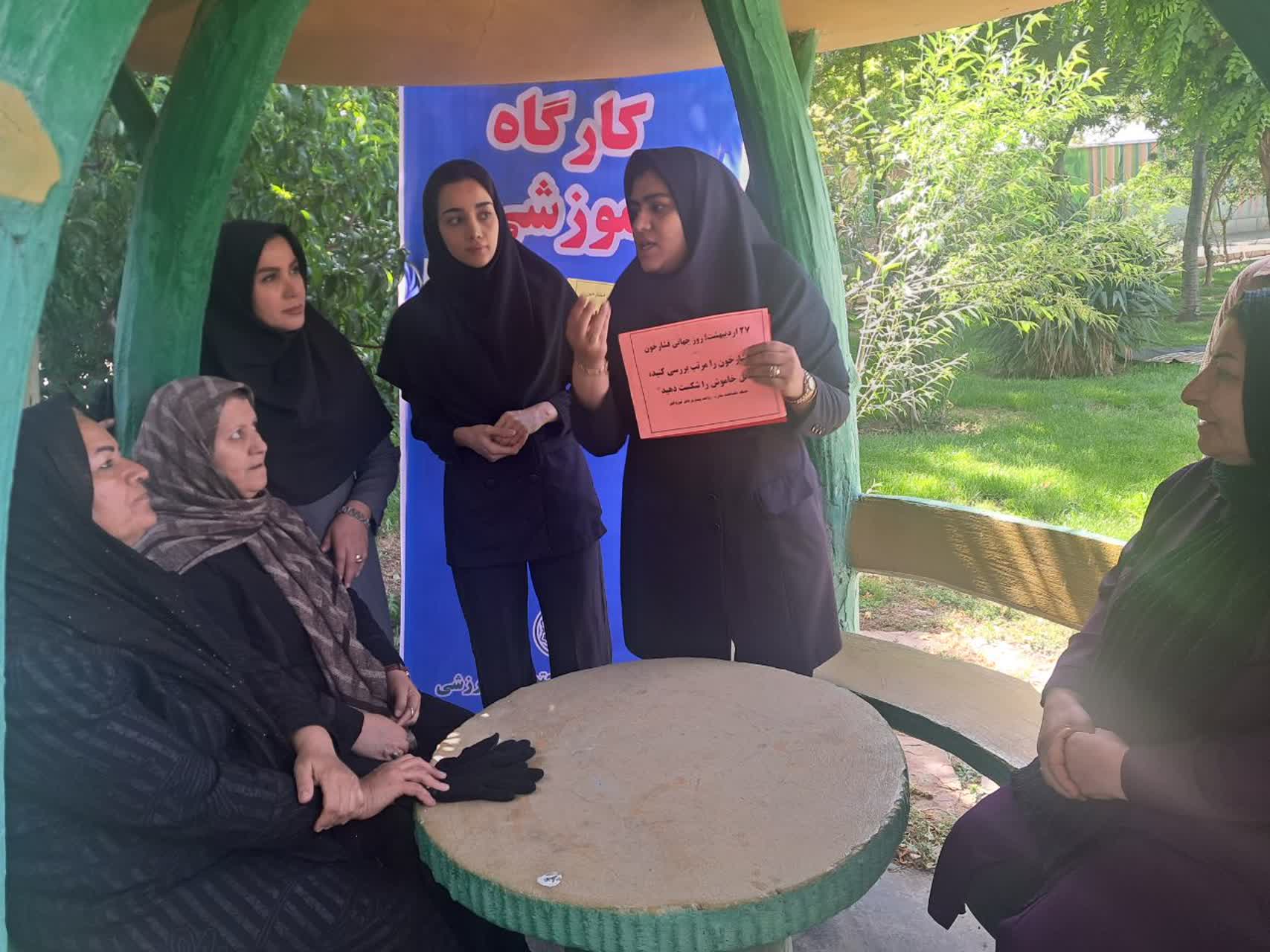  آموزش کنترل، غربالگری و اندازه گیری فشارخون توسط مراقبین سلامت مراکز و پایگاه ها در هفته ملی فشارخون